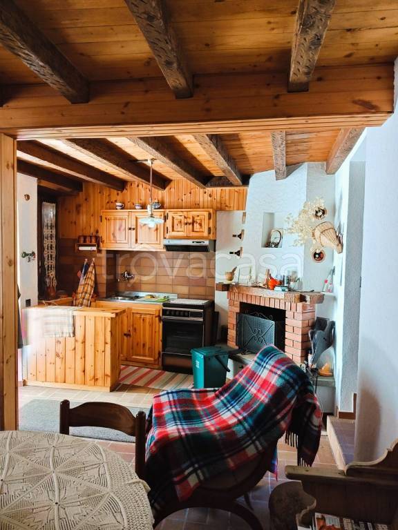 casa indipendente in vendita a Schignano in zona Occagno