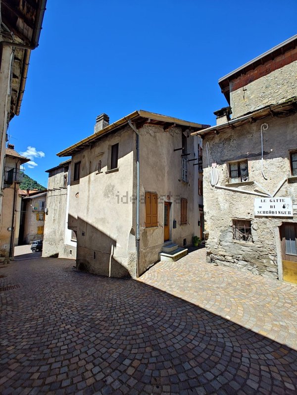 casa indipendente in vendita a Schignano in zona Occagno