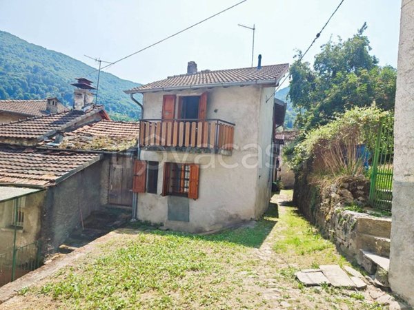 casa indipendente in vendita a Schignano in zona Perla