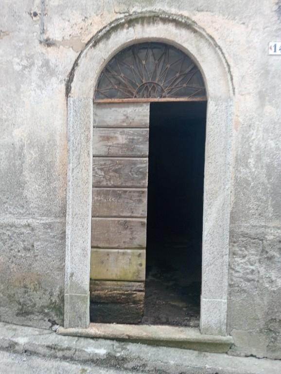 casa indipendente in vendita a Schignano in zona Occagno