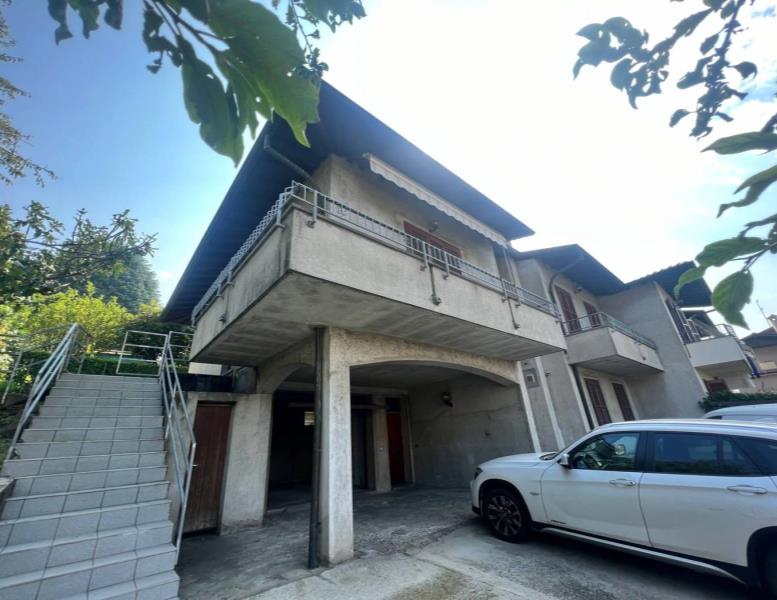 casa indipendente in vendita a Senna Comasco