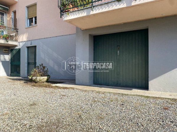 locale di sgombero in vendita a Senna Comasco