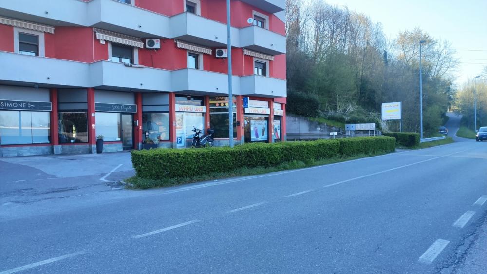 negozio in vendita a Senna Comasco
