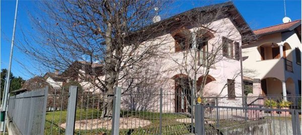 casa indipendente in vendita a Senna Comasco