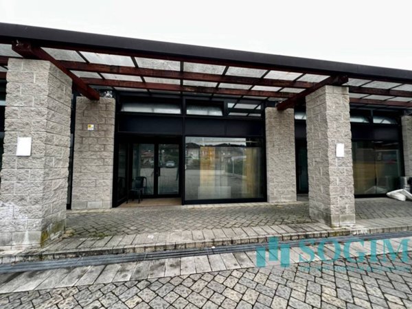 locale commerciale in vendita a Senna Comasco