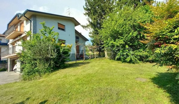 casa indipendente in vendita a Senna Comasco