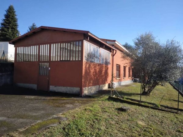 locale commerciale in vendita a Senna Comasco