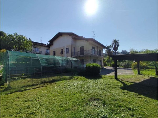 casa indipendente in vendita a Senna Comasco