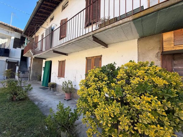 casa indipendente in vendita a Senna Comasco in zona Navedano