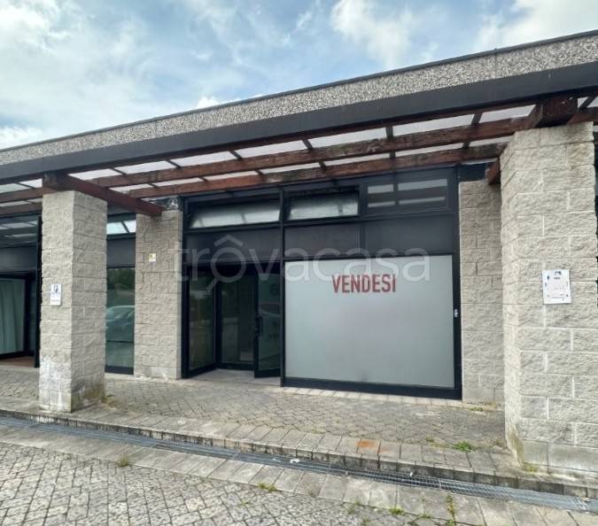 locale commerciale in vendita a Senna Comasco
