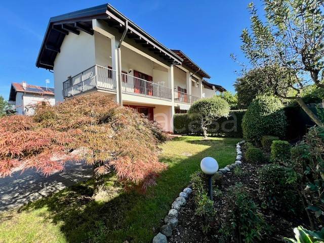 casa indipendente in vendita a Senna Comasco