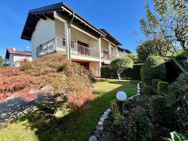casa indipendente in vendita a Senna Comasco