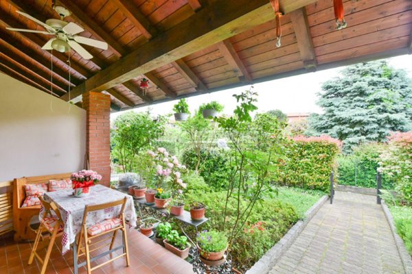 casa indipendente in vendita a Senna Comasco in zona Navedano