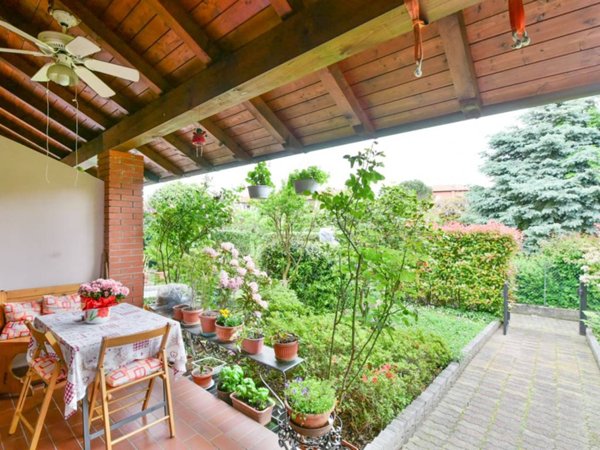 casa indipendente in vendita a Senna Comasco in zona Navedano