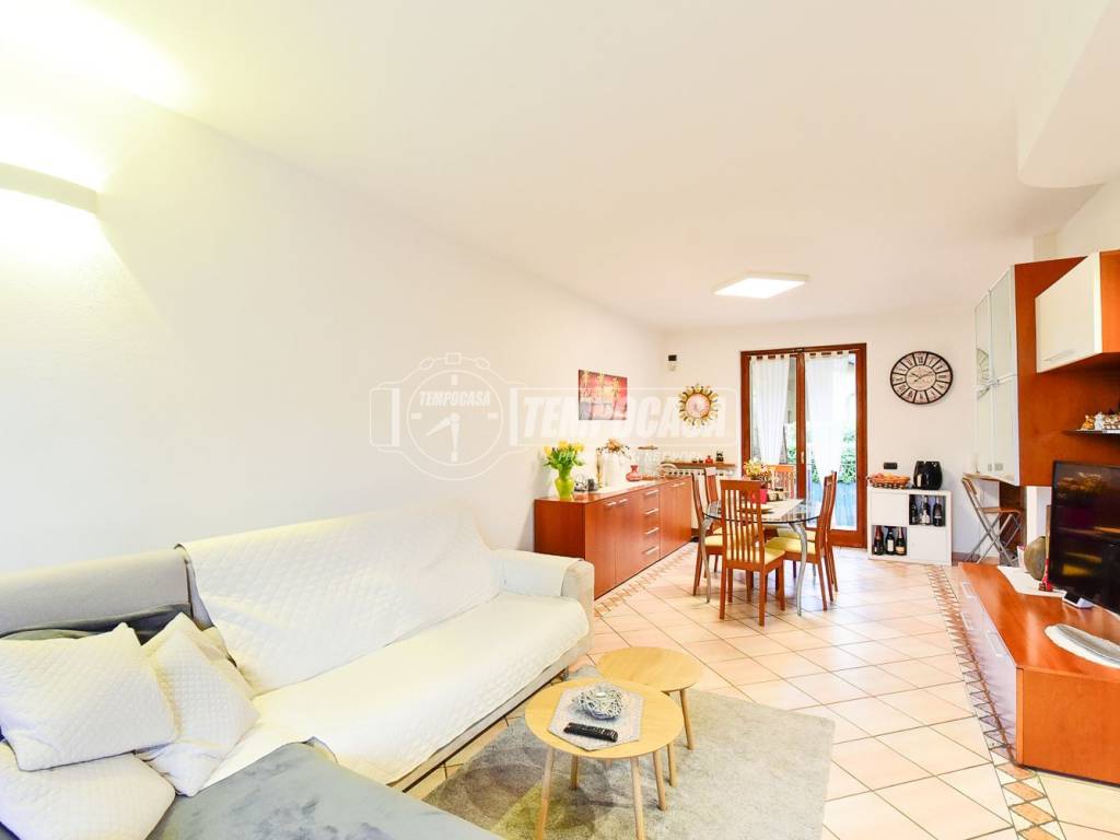 casa indipendente in vendita a Senna Comasco