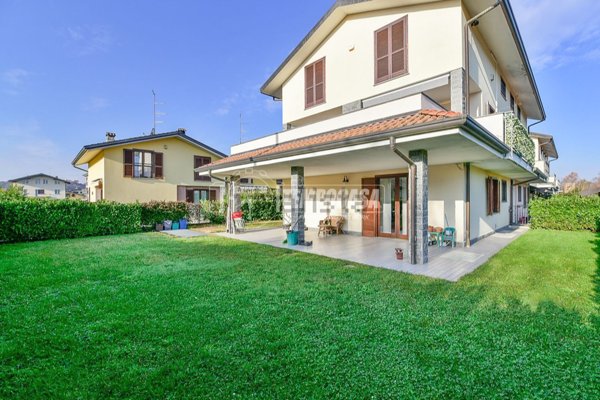 appartamento in vendita a Senna Comasco