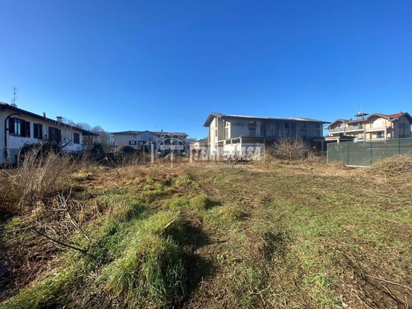 terreno edificabile in vendita a Senna Comasco in zona Navedano