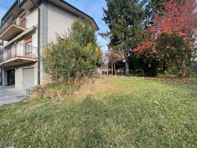 casa indipendente in vendita a Senna Comasco