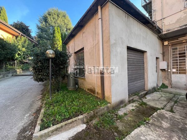 locale di sgombero in vendita a Senna Comasco