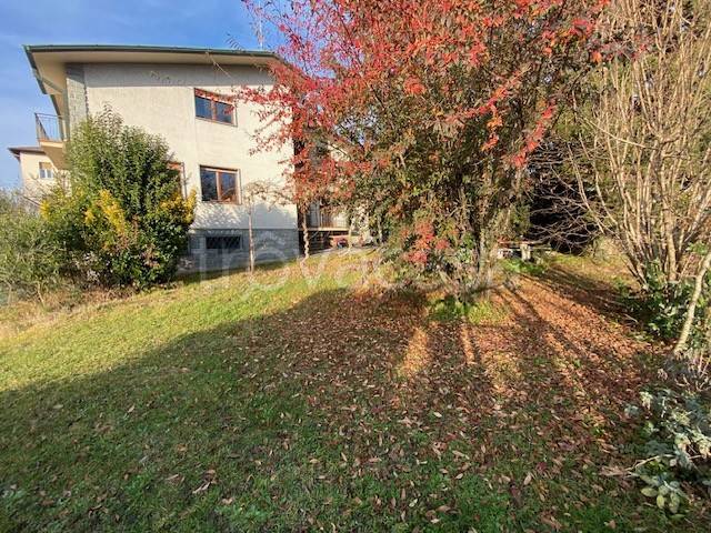 casa indipendente in vendita a Senna Comasco