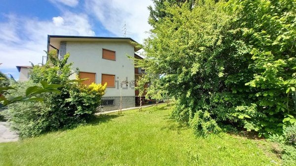 casa indipendente in vendita a Senna Comasco