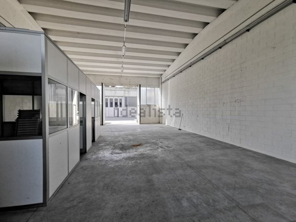 ufficio in vendita a Senna Comasco