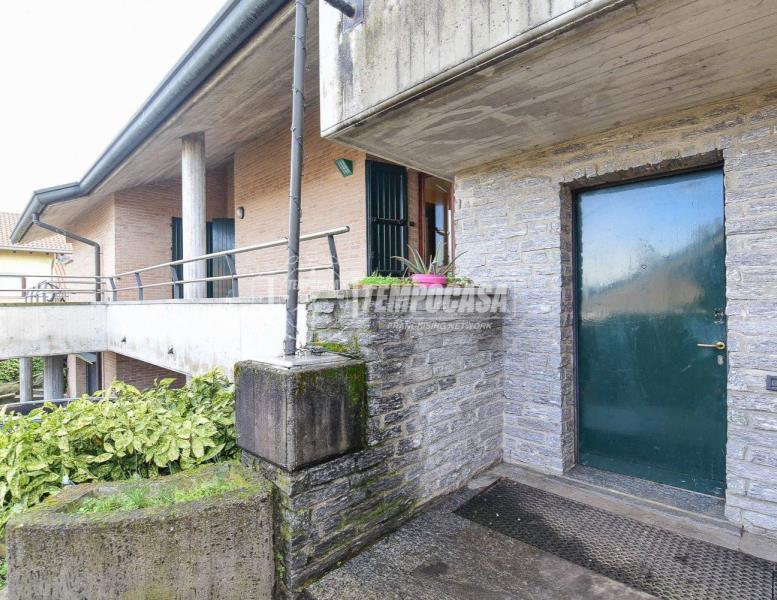 casa indipendente in vendita a Senna Comasco