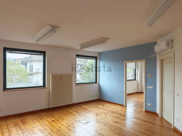 ufficio in vendita a Senna Comasco