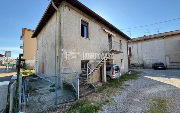 casa indipendente in vendita a Senna Comasco in zona Navedano