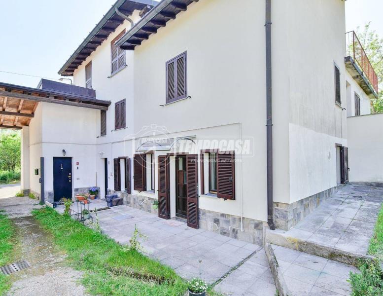 appartamento in vendita a Senna Comasco in zona Navedano