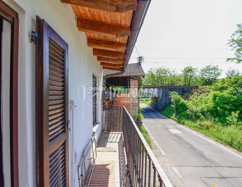 appartamento in vendita a Senna Comasco in zona Navedano