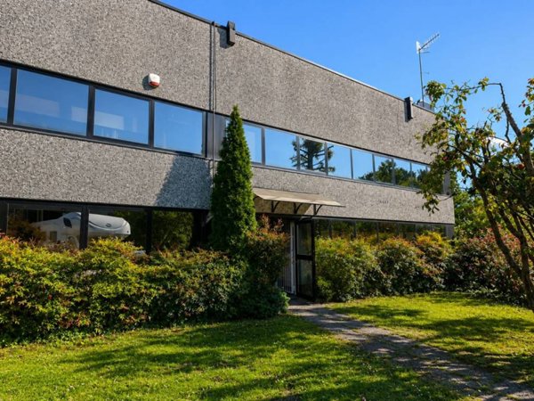 intera palazzina in vendita a Senna Comasco in zona Navedano