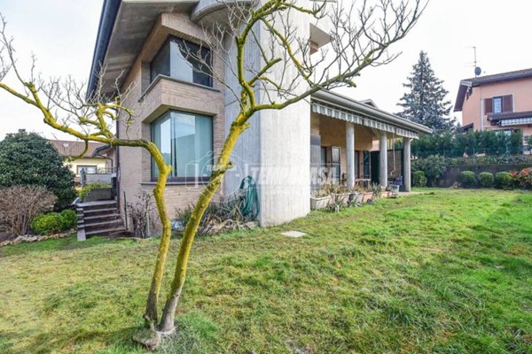 casa indipendente in vendita a Senna Comasco in zona Navedano