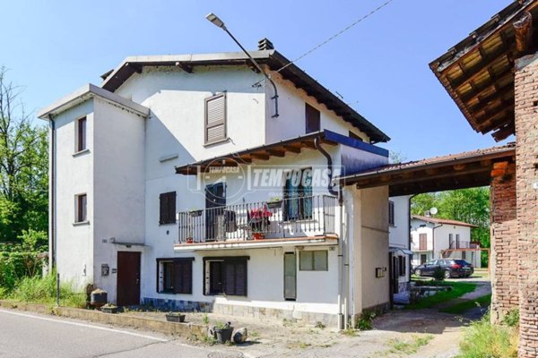 casa indipendente in vendita a Senna Comasco in zona Navedano