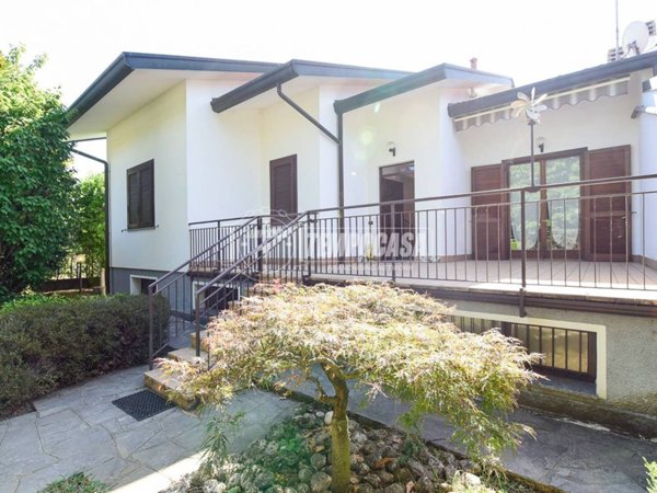 casa indipendente in vendita a Senna Comasco in zona Navedano