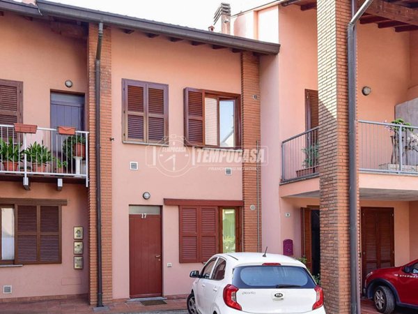 appartamento in vendita a Senna Comasco in zona Navedano
