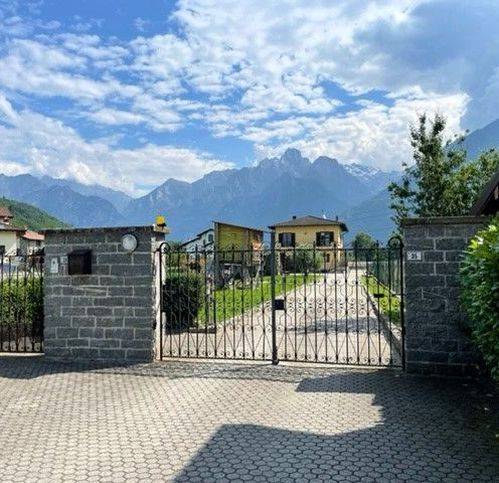 casa indipendente in vendita a Sorico