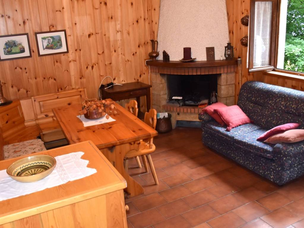 casa indipendente in vendita a Sorico