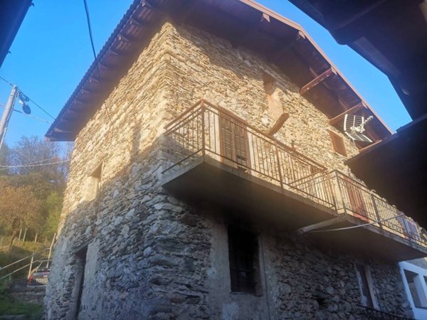 casa indipendente in vendita a Sorico