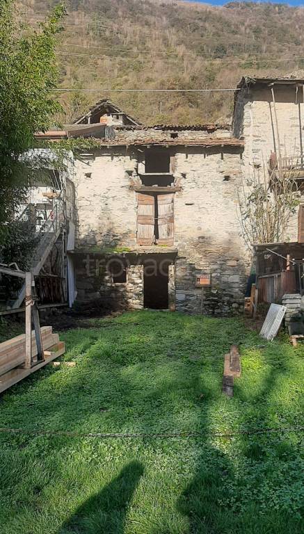 casa indipendente in vendita a Sorico in zona Dascio