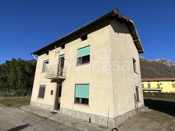 casa indipendente in vendita a Sorico
