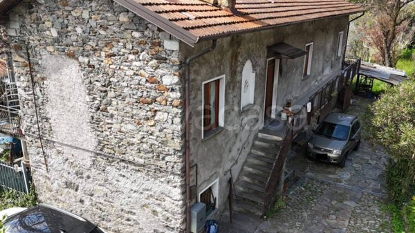 casa indipendente in vendita a Sorico