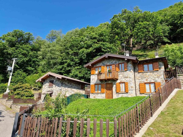 villa in vendita a Sorico