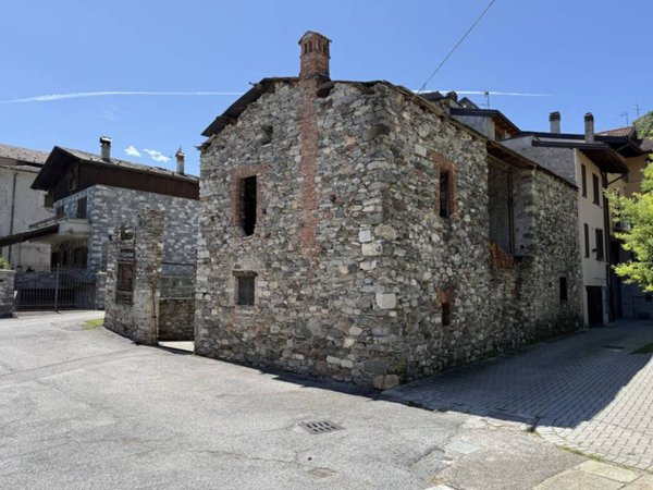 casa indipendente in vendita a Sorico