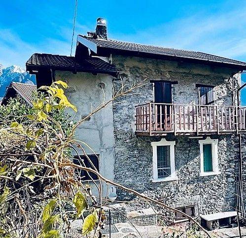 casa indipendente in vendita a Sorico in zona Albonico
