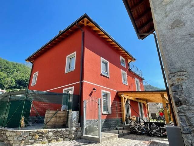 casa indipendente in vendita a Sorico