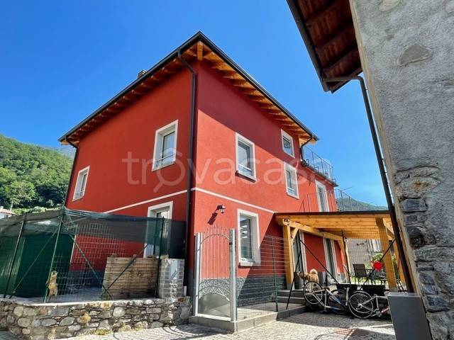 casa indipendente in vendita a Sorico