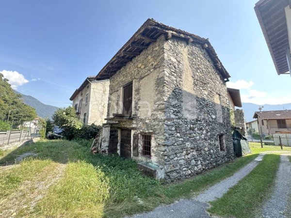casa indipendente in vendita a Sorico
