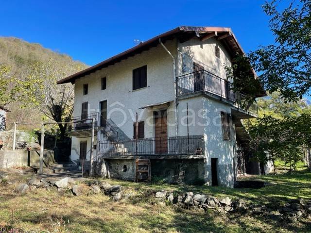 casa indipendente in vendita a Sorico in zona Albonico