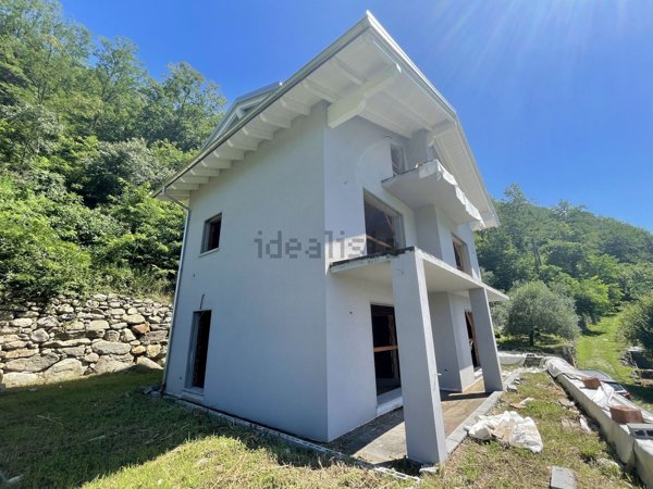 casa indipendente in vendita a Sorico